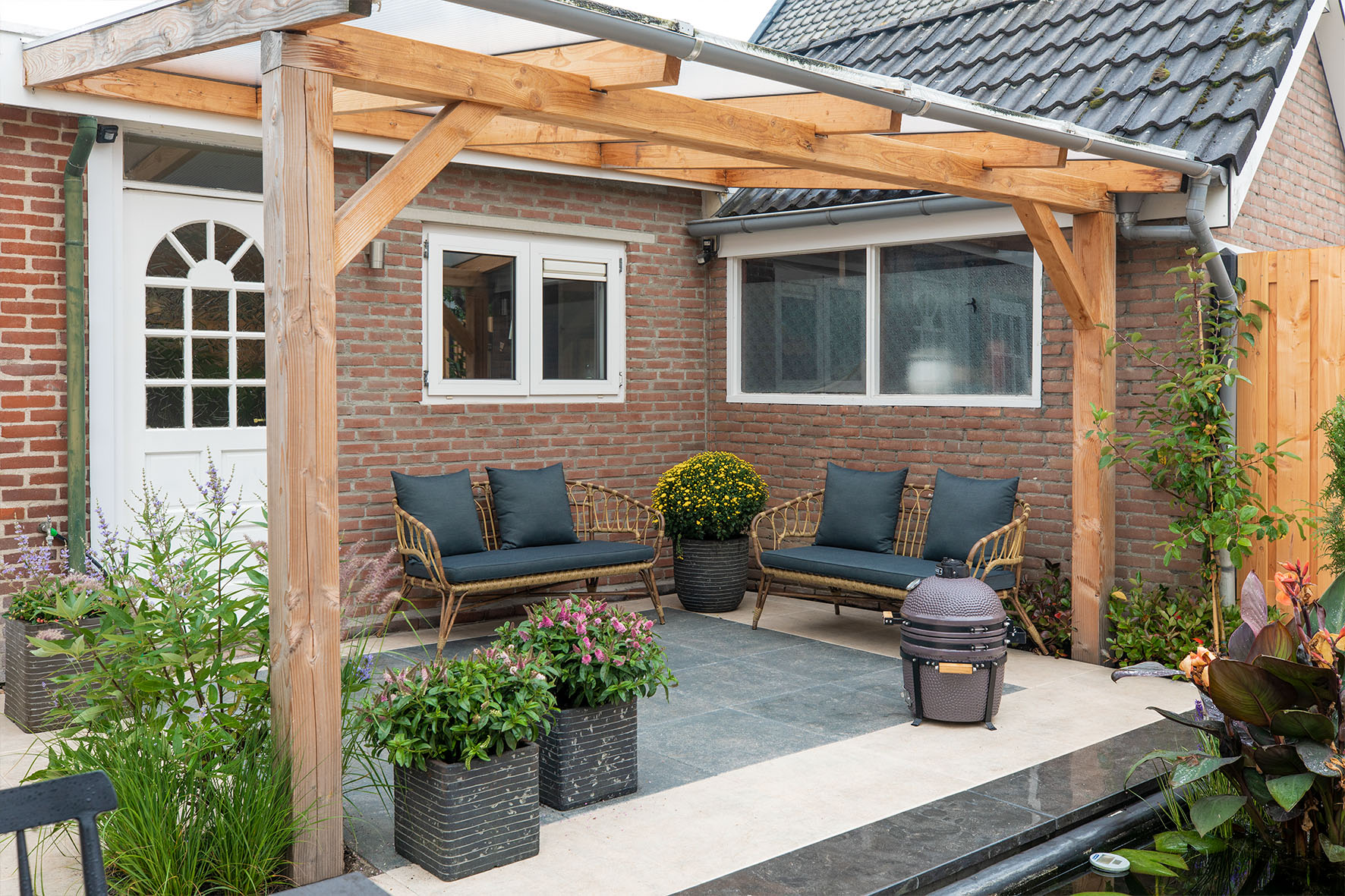 Gardenlux en De Grote Tuinverbouwing: de gebruikte materialen in deze warme en sfeervolle vijvertuin Gardenlux en De Grote Tuinverbouwing: de gebruikte materialen in deze warme en sfeervolle vijvertuin